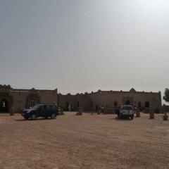 Отель Kasbah Bivouac Lahmada Марокко, Мерзуга - отзывы, цены и фото номеров - забронировать отель Kasbah Bivouac Lahmada онлайн парковка