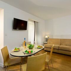 Апартаменты Residéal Premium Cannes - Apartments комната для гостей фото 5