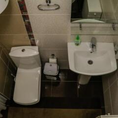 Отель Guest house Altay Кыргызстан, Каракол - отзывы, цены и фото номеров - забронировать отель Guest house Altay онлайн ванная фото 2