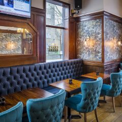Three Falcons Hotel гостиничный бар