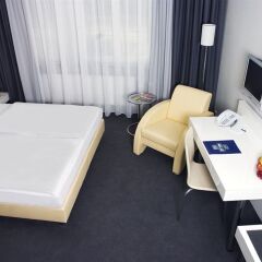 Select Hotel Berlin Checkpoint Charlie 4* Улучшенный номер с разными типами кроватей