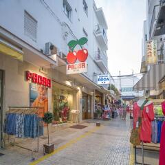 Отель Hostal Roca Испания, Сан-Антони-де-Портмань - 4 отзыва об отеле, цены и фото номеров - забронировать отель Hostal Roca онлайн вид на фасад