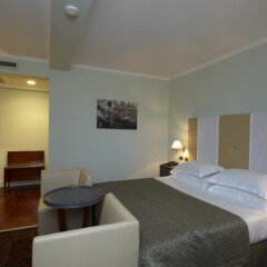 Grand Hotel Piazza Borsa сейф в номере