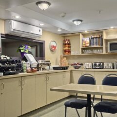 Отель Ramada Limited Vancouver Downtown Канада, Ванкувер - отзывы, цены и фото номеров - забронировать отель Ramada Limited Vancouver Downtown онлайн питание
