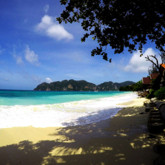 Отель Phi Phi Long Beach Resort & Villa пляж