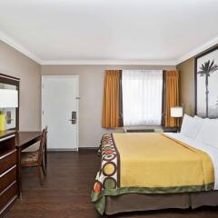 Отель Super 8 by Wyndham Los Angeles-Culver City Area комната для гостей фото 5