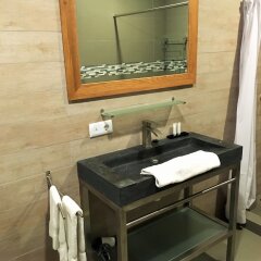 Saint Tropez Boutique Hotel in Willemstad, Curacao from 205$, photos, reviews - zenhotels.com bathroom photo 2