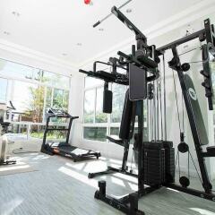 Апартаменты BBG Seaside Luxurious Service Apartment фитнесс-зал фото 3