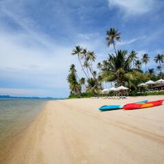 Отель Centra by Centara Coconut Beach Resort Samui пляж