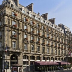 Отель Hilton Paris Opera городской автобус