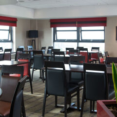 Отель Holiday Inn Express London Luton Airport питание фото 3