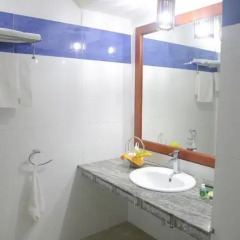 Отель Oasey Beach Resort Бентота ванная