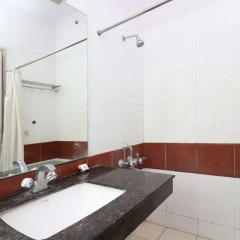 Отель OYO 37027 Bloo Resort Гоа ванная