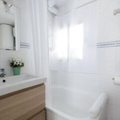 Отель Charming Lavapiés City Center Мадрид ванная