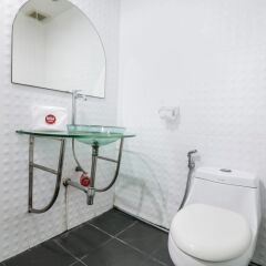 Отель Nida Rooms Suriyawong 703 Business Town Бангкок ванная фото 2