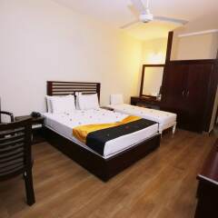 Hikkaduwa Beach Hotel сейф в номере