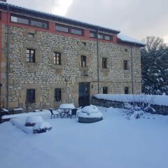 Hotel Rural Molino de Luna парковка