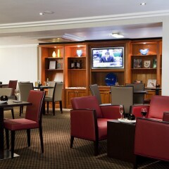 Отель Crowne Plaza London - Heathrow гостиничный бар фото 2