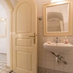 Отель Ilioperato Traditional Apartments Греция, Остров Санторини - отзывы, цены и фото номеров - забронировать отель Ilioperato Traditional Apartments онлайн ванная фото 2