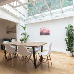 Отель Incredible 4 bedroom family home with roof terrace in Kensington