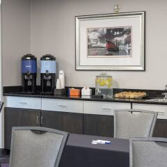 Holiday Inn Express Hotel & Suites Columbus - Polaris Parkway Колумбус питание фото 3