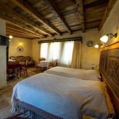Sofa Hotel сейф в номере