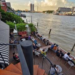 Отель Baan Wanglang Riverside Бангкок пляж