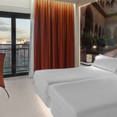 Отель Holiday Inn Madrid - Calle Alcala балкон