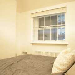 Отель 1 Bedroom Covent Garden Flat Sleeps 4 балкон