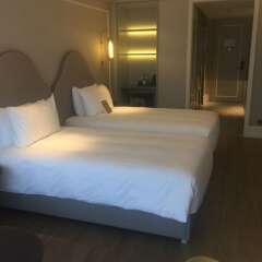 Отель Mercure Shanghai Hongqiao SOHO сейф в номере
