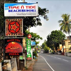 Отель Time N Tide Beach Resort Хиккадува городской автобус
