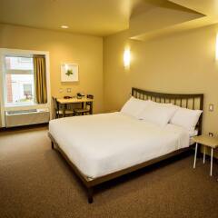 Отель Refresh Inn & Suites удобства в номере фото 2