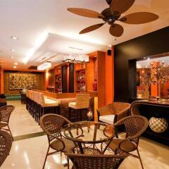 Отель Deva Suites Patong гостиничный бар