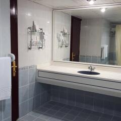 Al Bustan Hotel Flats ванная