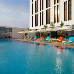 Отель Aloft Me'aisam, Dubai бассейн