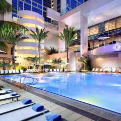 Отель Hilton San Diego Bayfront бассейн фото 3