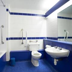 Travelodge Manchester Ancoats Hotel ванная