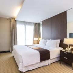 The Narathiwas Hotel & Residence Sathorn Bangkok комната для гостей