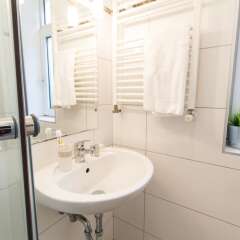 Апартаменты CheckVienna – Apartment Kroellgasse ванная фото 5