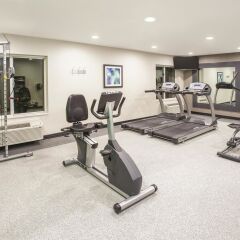 Отель La Quinta Inn & Suites Effingham фитнесс-зал