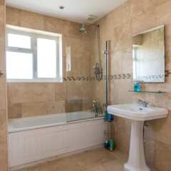Отель 3 Bedroom House In Brighton With Garden Брайтон ванная