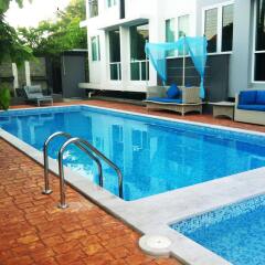 Отель Crystal Suites Suvarnabhumi Airport Бангкок бассейн фото 2