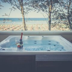 Marina Beach Suite Hotel Римини бассейн