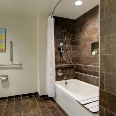 Отель Hilton Columbus Downtown США, Колумбус - отзывы, цены и фото номеров - забронировать отель Hilton Columbus Downtown онлайн ванная фото 2