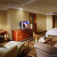 Отель Crowne Plaza Chongqing Jiefangbei комната для гостей фото 2