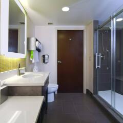 Отель Hampton Inn & Suites Columbus - Downtown США, Колумбус - отзывы, цены и фото номеров - забронировать отель Hampton Inn & Suites Columbus - Downtown онлайн ванная фото 2
