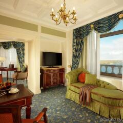 Fairmont Grand Hotel Kyiv Киев комната для гостей