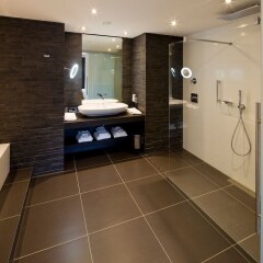 Отель Van Der Valk Hotel Oostkamp-Brugge Бельгия, Осткамп - отзывы, цены и фото номеров - забронировать отель Van Der Valk Hotel Oostkamp-Brugge онлайн ванная фото 2