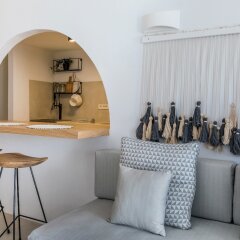 Отель 3 Caves Villa by Caldera Houses Греция, Остров Санторини - отзывы, цены и фото номеров - забронировать отель 3 Caves Villa by Caldera Houses онлайн комната для гостей фото 5