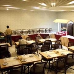 The Janpath Hotel питание